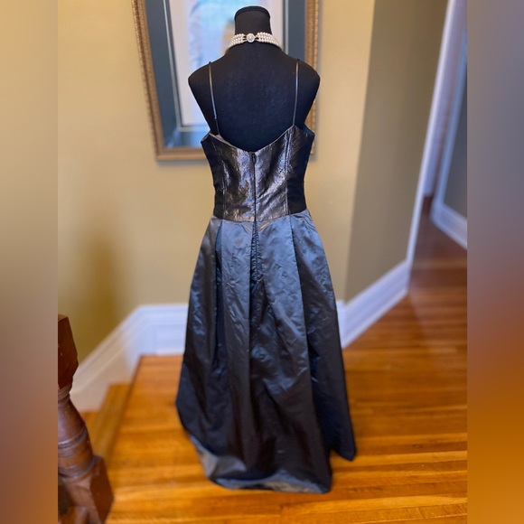 Evening gown sz 10 - Picture 6 of 9